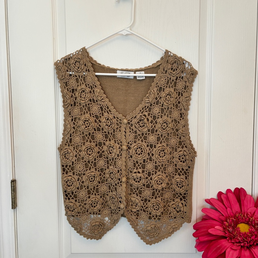 Vintage 90s Granny Core Floral Crochet Lace Sweater Vest